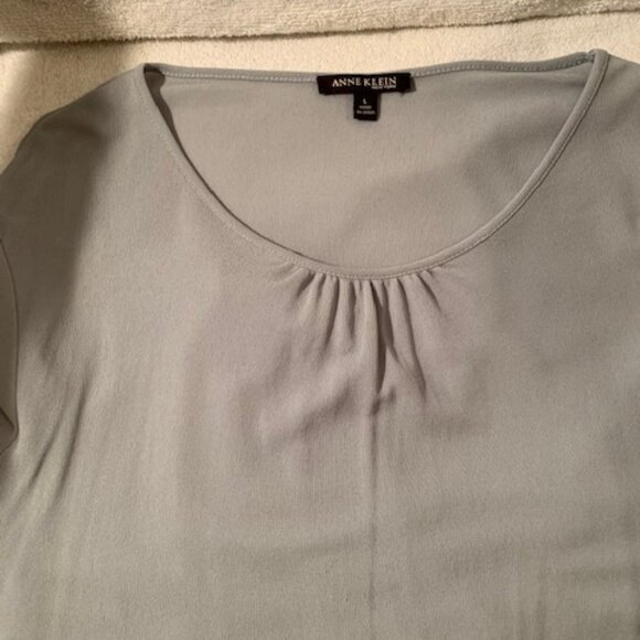 *HP* Beautiful Anne Klein pale blue silk blouse - Picture 8 of 8